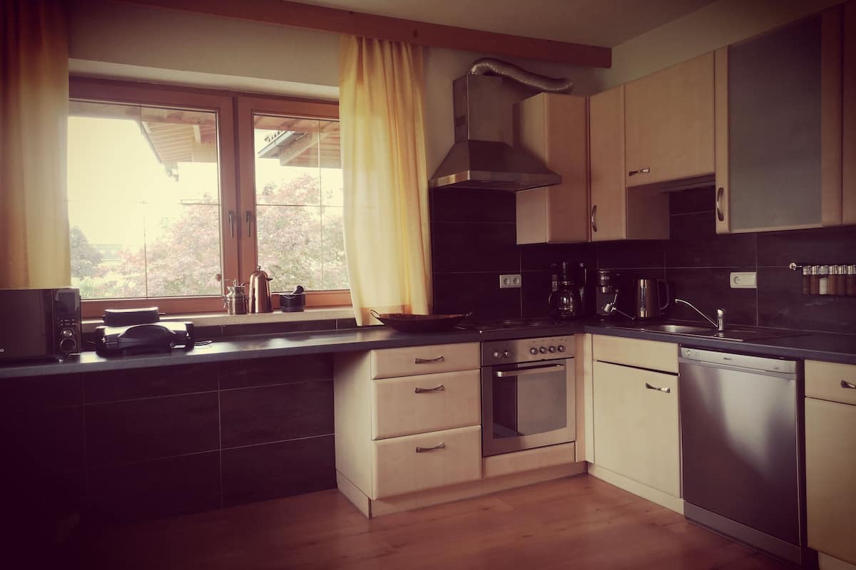 standard apartment, 4 bedrooms, balcony, mountain view (rosenrot) | private kitchen