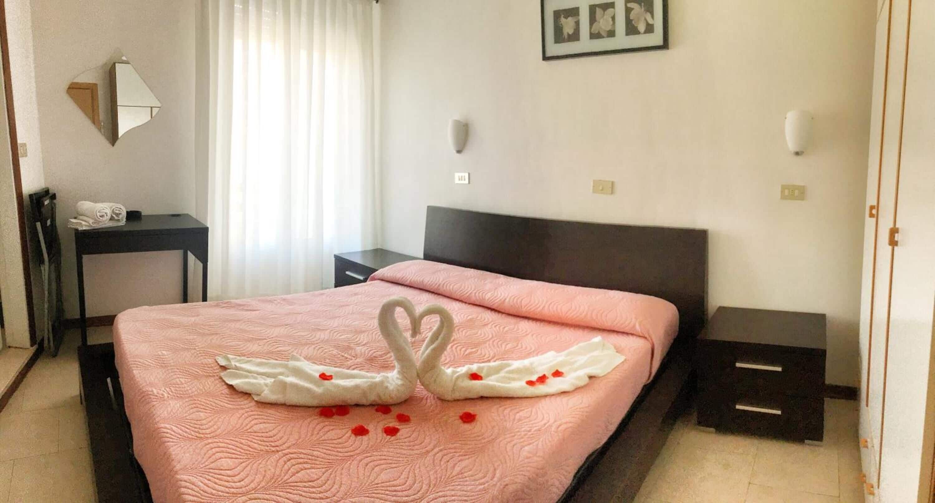 Bettwäsche aus ägyptischer Baumwolle, Pillowtop-Betten, Zimmersafe
