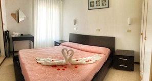 Egyptian cotton sheets, pillow-top beds, in-room safe, desk - Hotel Graziana a Riccione (Riccione)