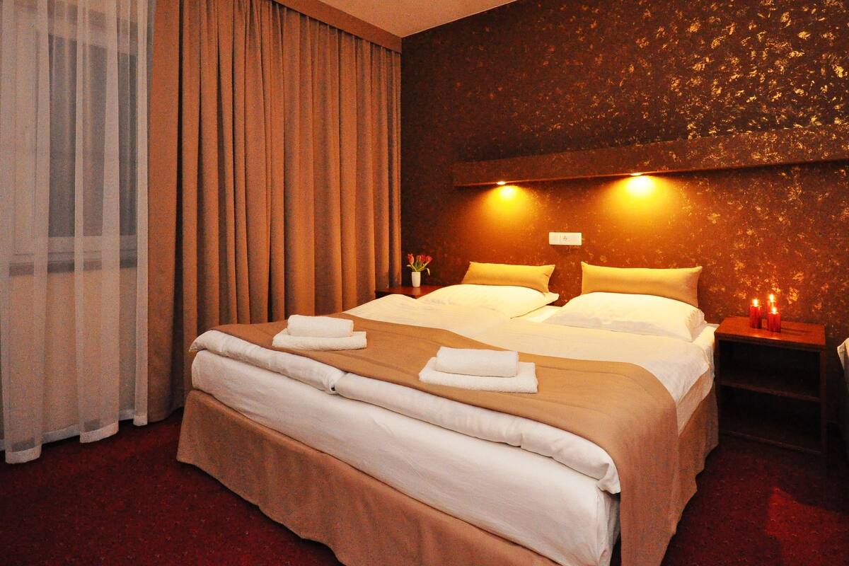 standard triple room | premium bedding, in-room safe, desk, free cots/infant beds