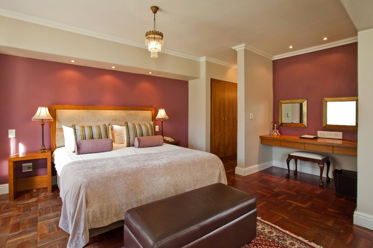 Deluxe Room (Fireplace) | Minibar (some free items), in-room safe, WiFi (free)
