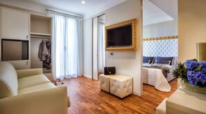 Family Suite, Balcony | Living room | Flat-screen TV - Novecento Suite Hotel (Riccione)