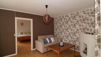 Departamento Confort, vista al jardín | Sala de estar