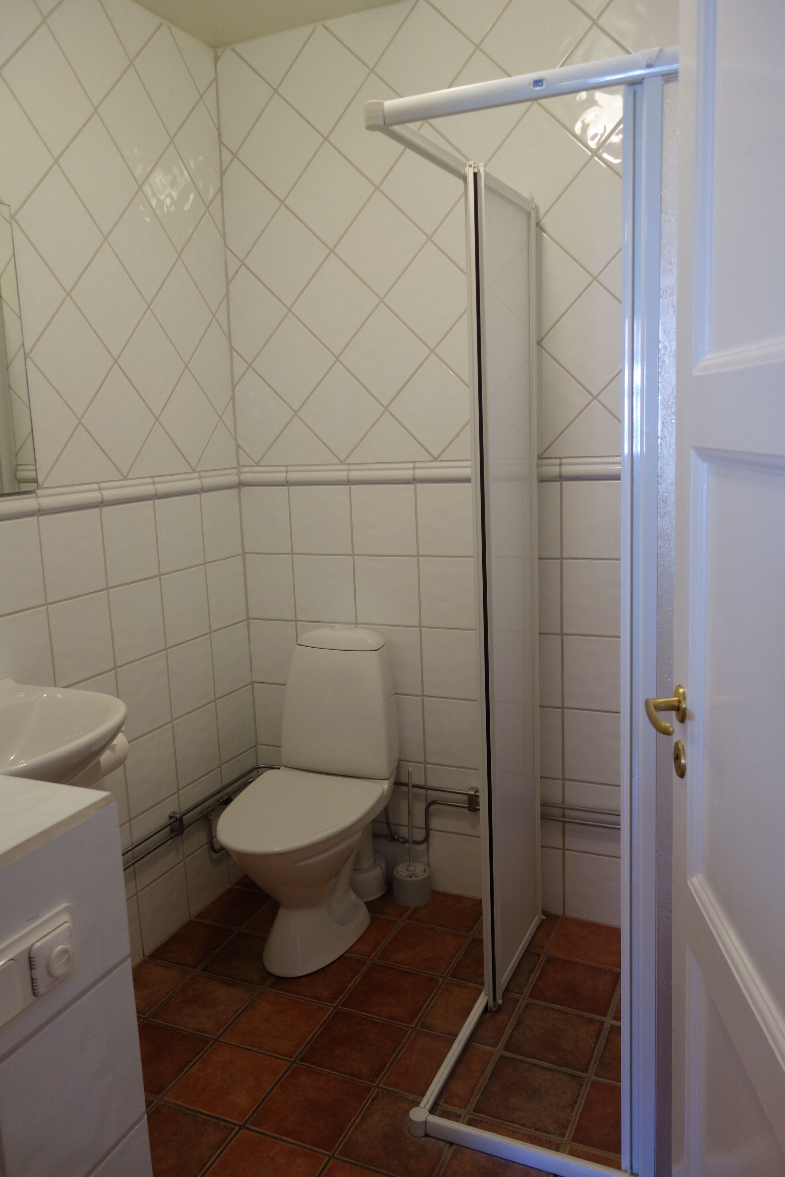 single room | bathroom | hair dryer, towels