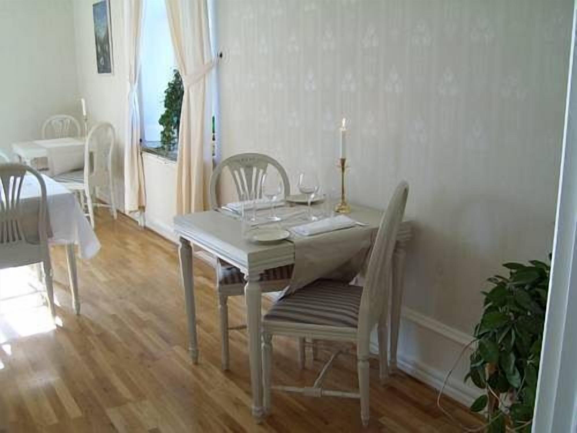 breakfast and dinner served, garden views