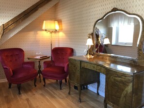 Superior dubbelrum | Individuell inredning, unika möbler, skrivbord och mörkläggningsgardiner