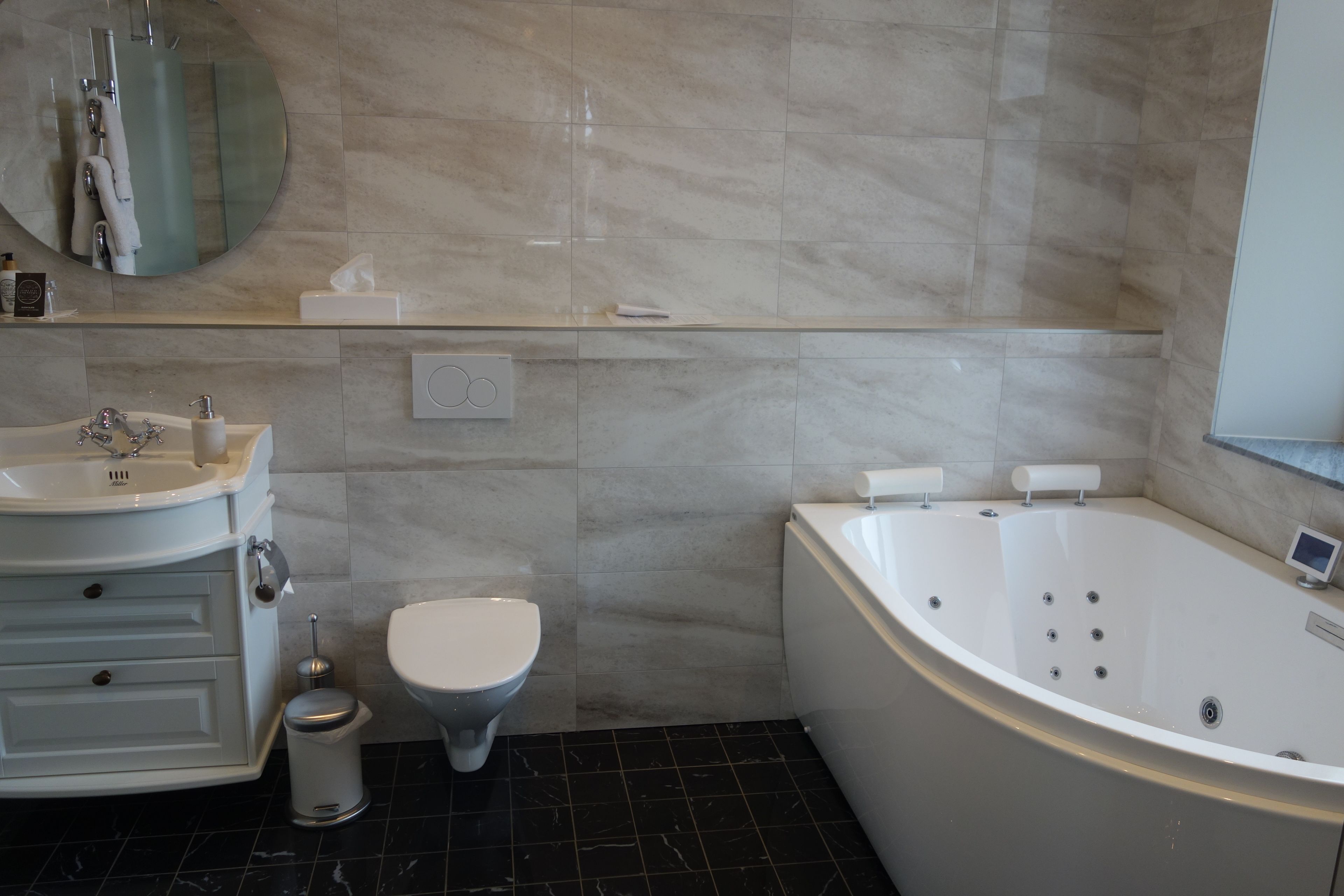 suite | private spa tub