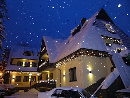 Front of property. Ośrodek Usług Hotelarsko-Gastronomicznych Fian