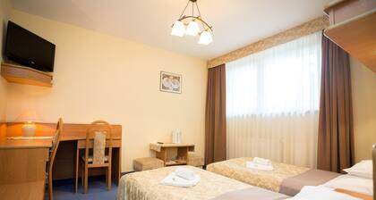 Ośrodek Usług Hotelarsko-Gastronomicznych Fian