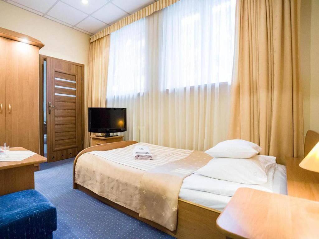 Iron/ironing board, free cots/infant beds, rollaway beds, free WiFi