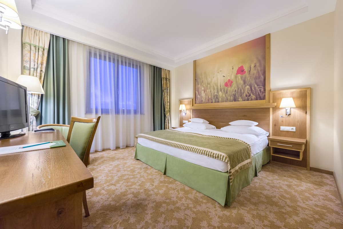 1 bedroom, minibar, in-room safe, desk