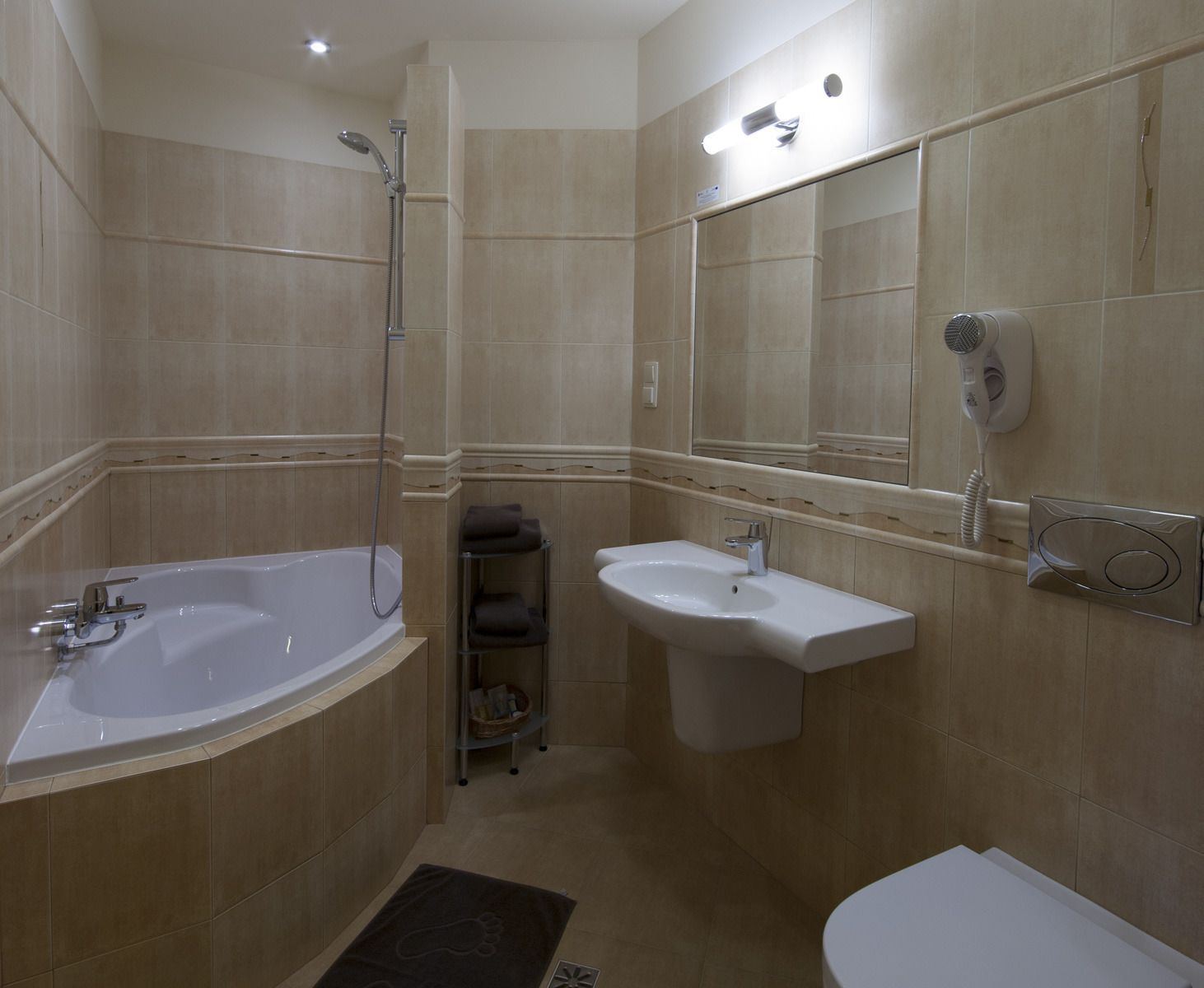double or twin room | bathroom | bathtub, deep-soaking bathtub, free toiletries, towels