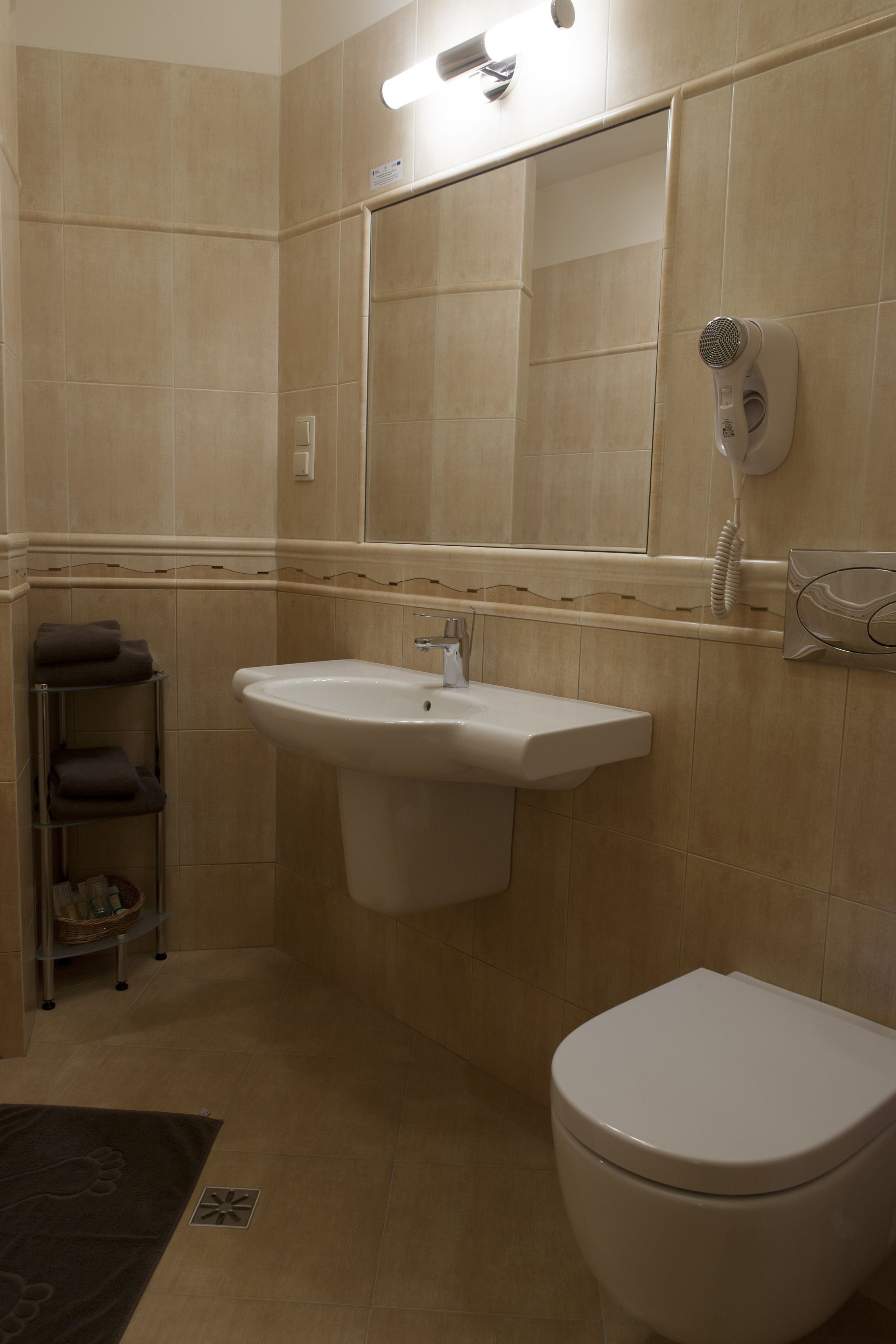 double or twin room | bathroom | bathtub, deep-soaking bathtub, free toiletries, towels
