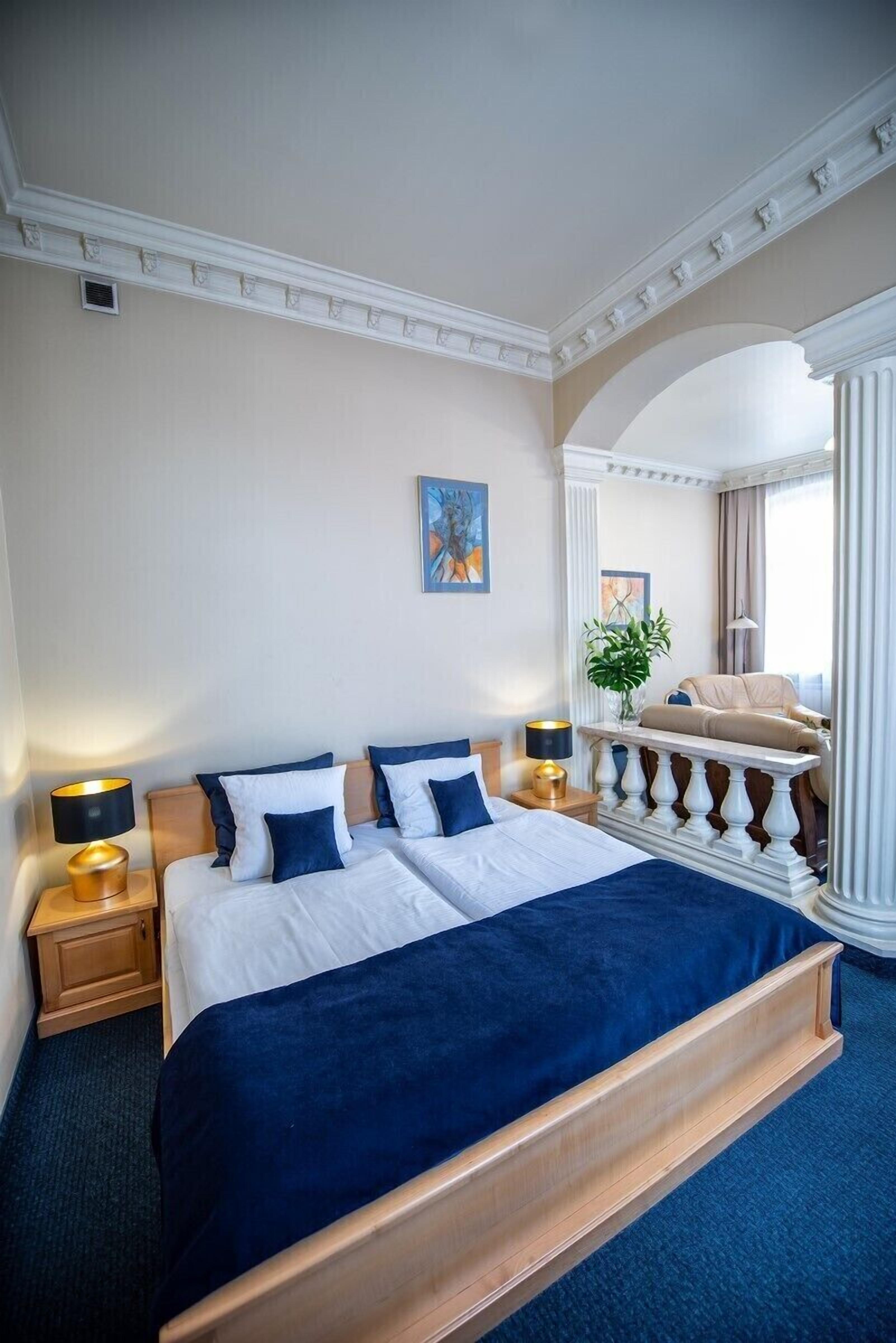 double or twin room | 1 bedroom, hypo-allergenic bedding, select comfort beds, minibar