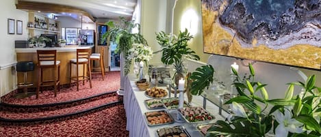 Petit déjeuner buffet (65 PLN par personne)