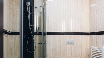 Classic Double or Twin Room | Bathroom | Shower, free toiletries, hair dryer, towels