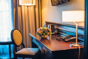 Minibar, in-room safe, desk, blackout drapes - Hotel Admiral (Gdansk)