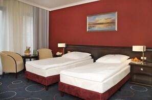 Classic Double or Twin Room | Minibar, in-room safe, desk, blackout drapes - Hotel Admiral (Gdansk)