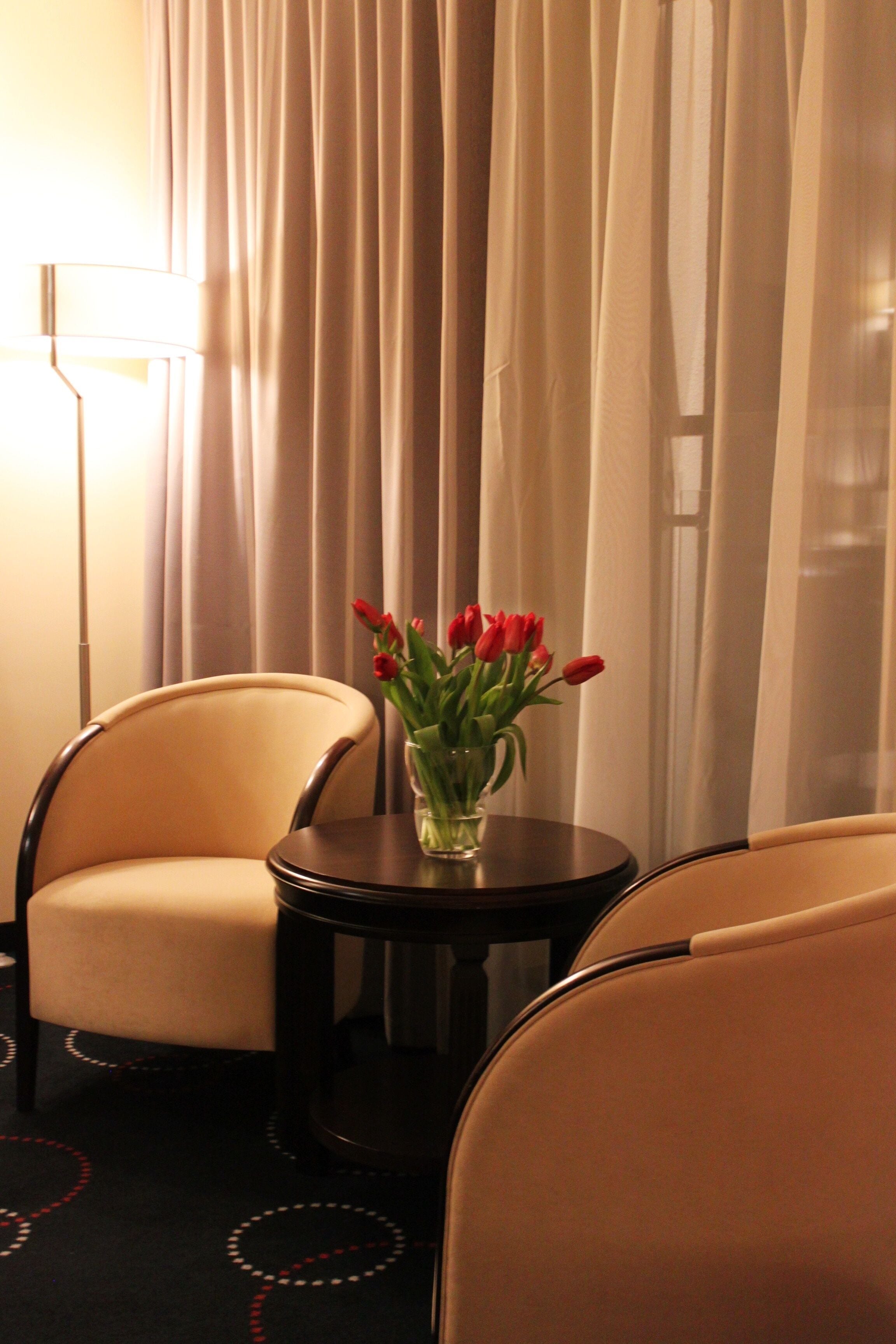 classic double or twin room | living area | flat-screen tv