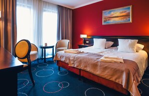 Classic Double or Twin Room | Minibar, in-room safe, desk, blackout drapes - Hotel Admiral (Gdansk)