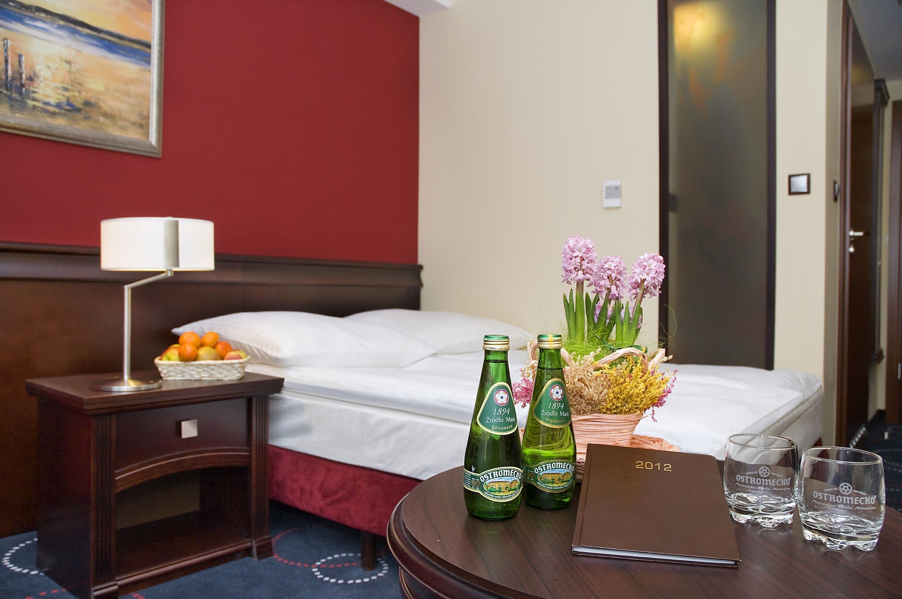 classic single room | minibar, in-room safe, desk, blackout curtains