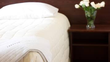 Hypo-allergenic bedding, iron/ironing board, free WiFi