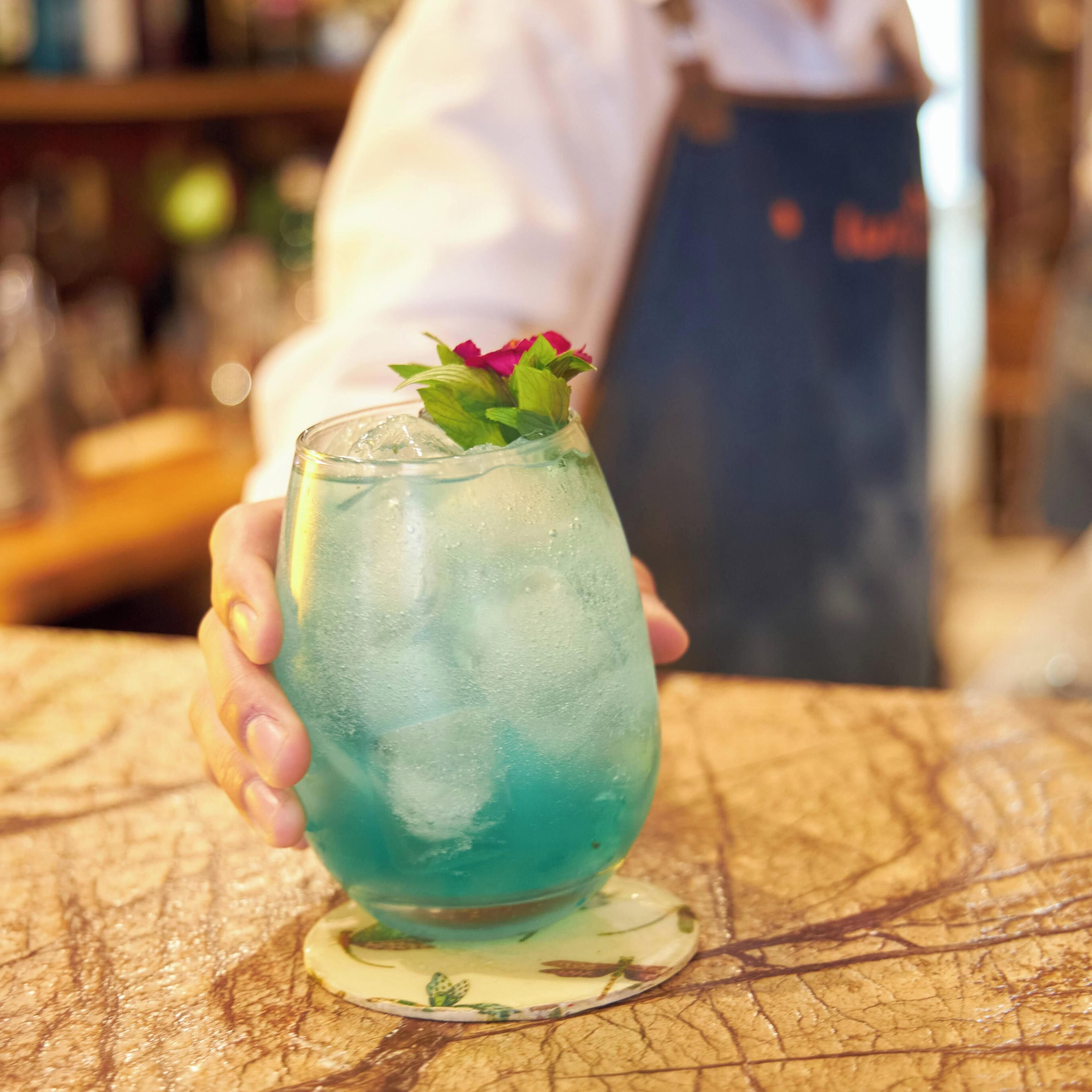 breakfast, lunch and dinner served