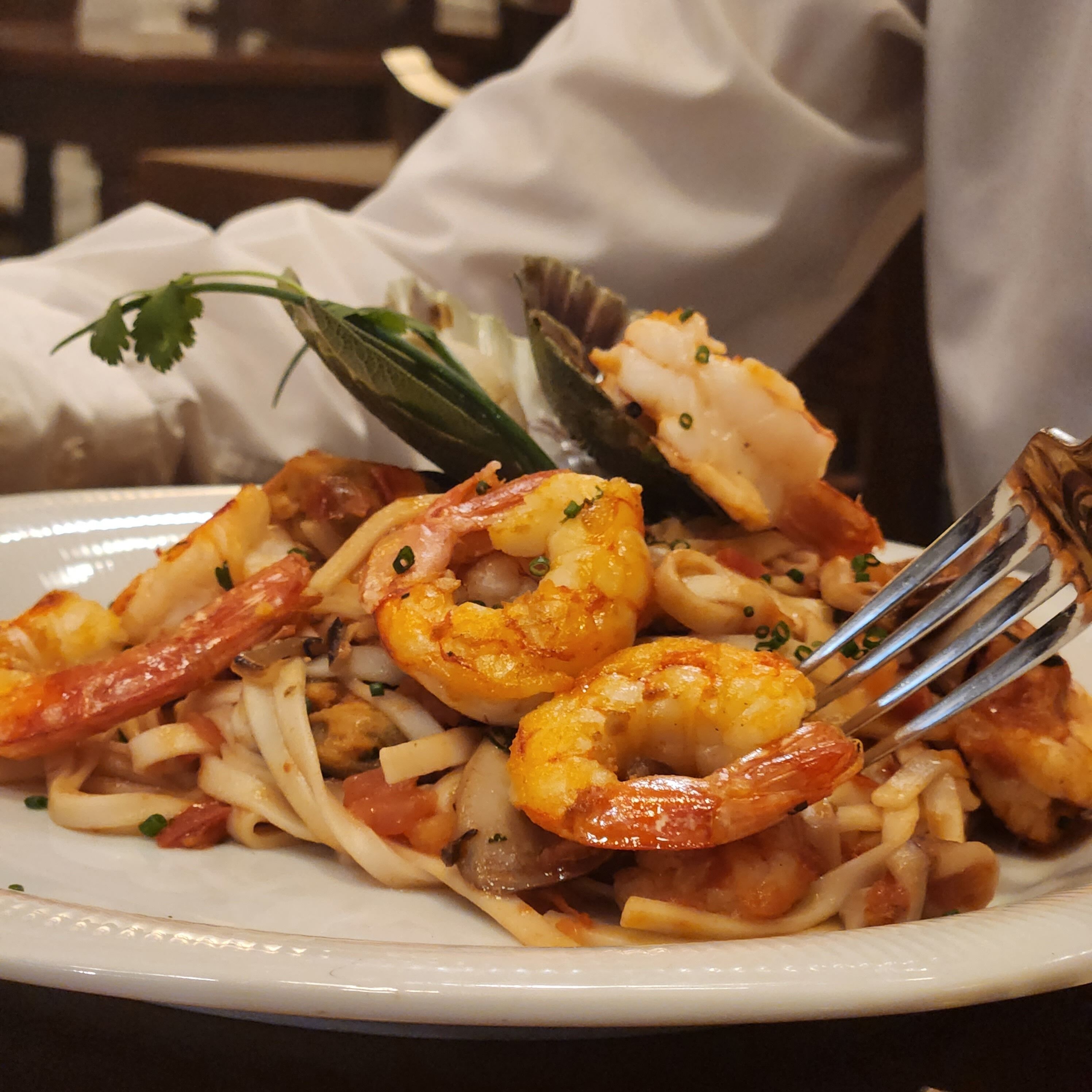 breakfast, lunch and dinner served