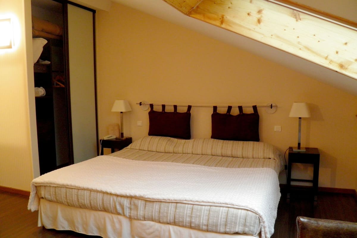 double room attic | desk, rollaway beds, free wifi