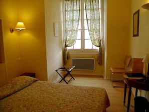 Desk, rollaway beds, free WiFi