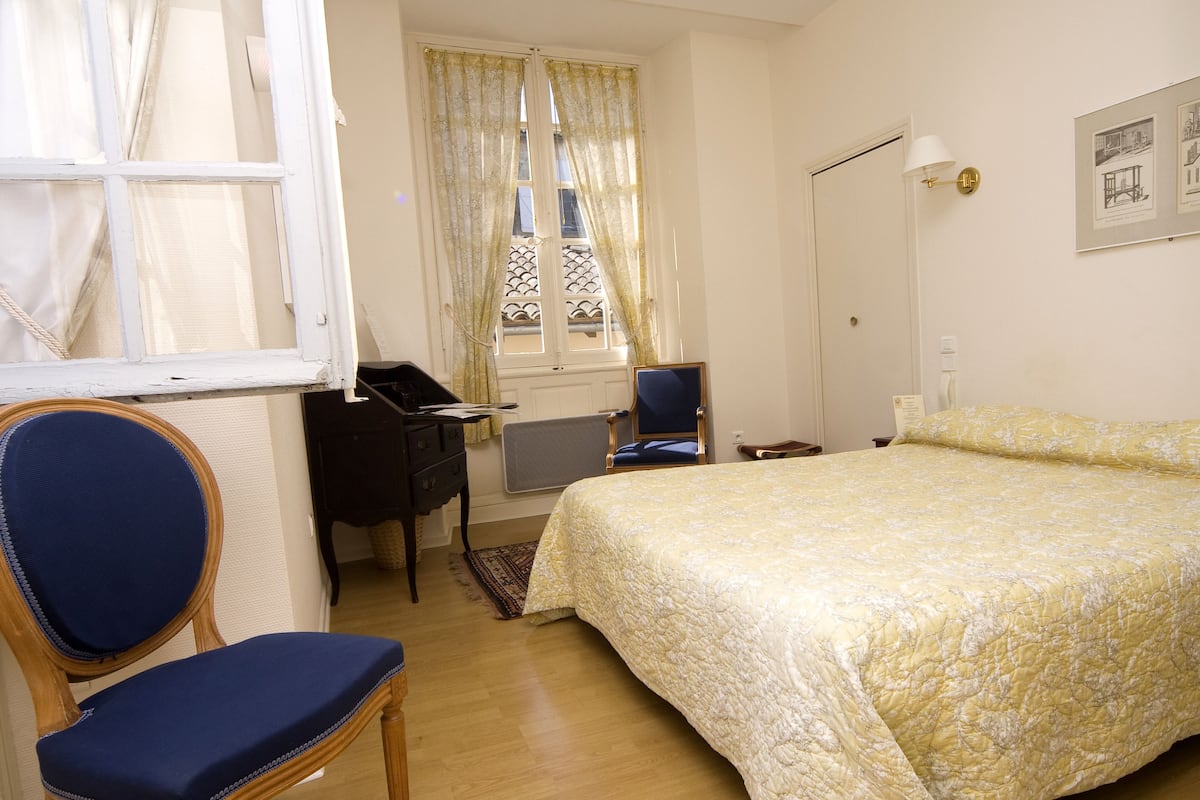 junior suite, city view | desk, rollaway beds, free wifi