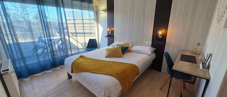 Bureau, chambres insonorisées, lits bébé (gratuits), Wi-Fi gratuit