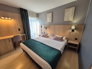 Escritorio, sistema de insonorización, wifi gratis y ropa de cama 