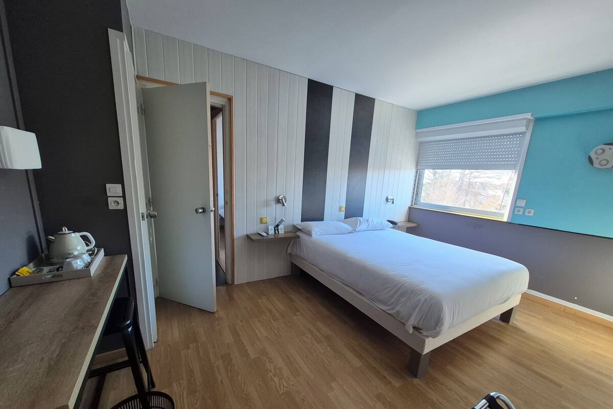 Bureau, chambres insonorisées, Wi-Fi gratuit, draps fournis