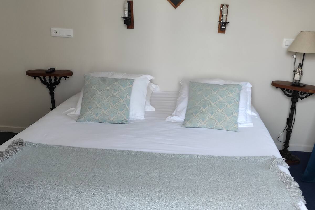Double Room, Balcony | Premium bedding, in-room safe, desk, iron/ironing board (on request)