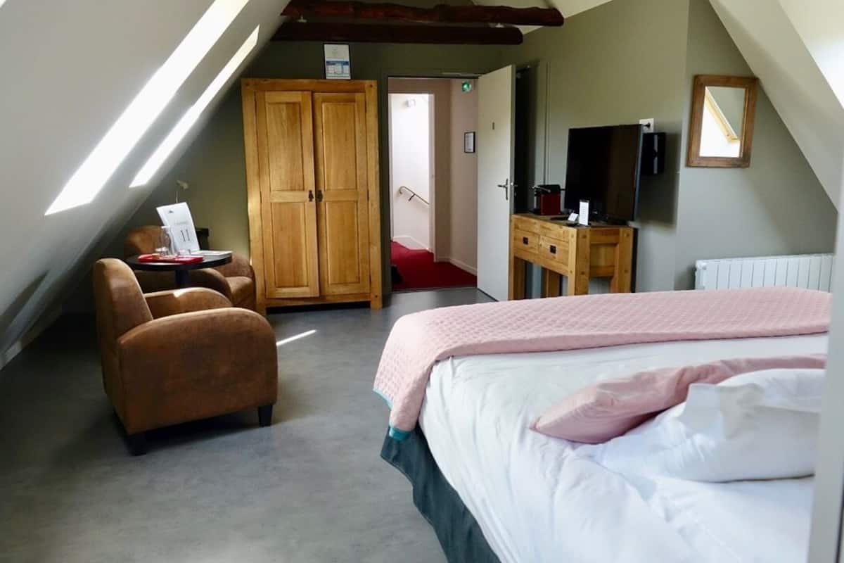 Premium Double Room, 1 King Bed, Non Smoking, Hill View | Premium bedding, in-room safe, desk, iron/ironing board