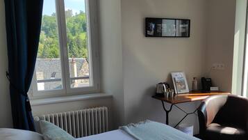 Double Room, Balcony | Premium bedding, in-room safe, desk, iron/ironing board