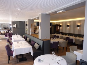 S'hi serveixen plats de cuina regional