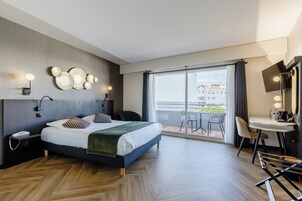 Superior Double Room | Desk, blackout drapes, soundproofing, free WiFi