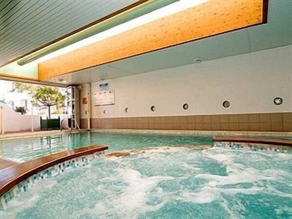 Hồ bơi trong nhà 