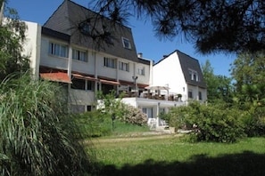Front of property - La Longue Vue (Gennes-Val-de-Loire)
