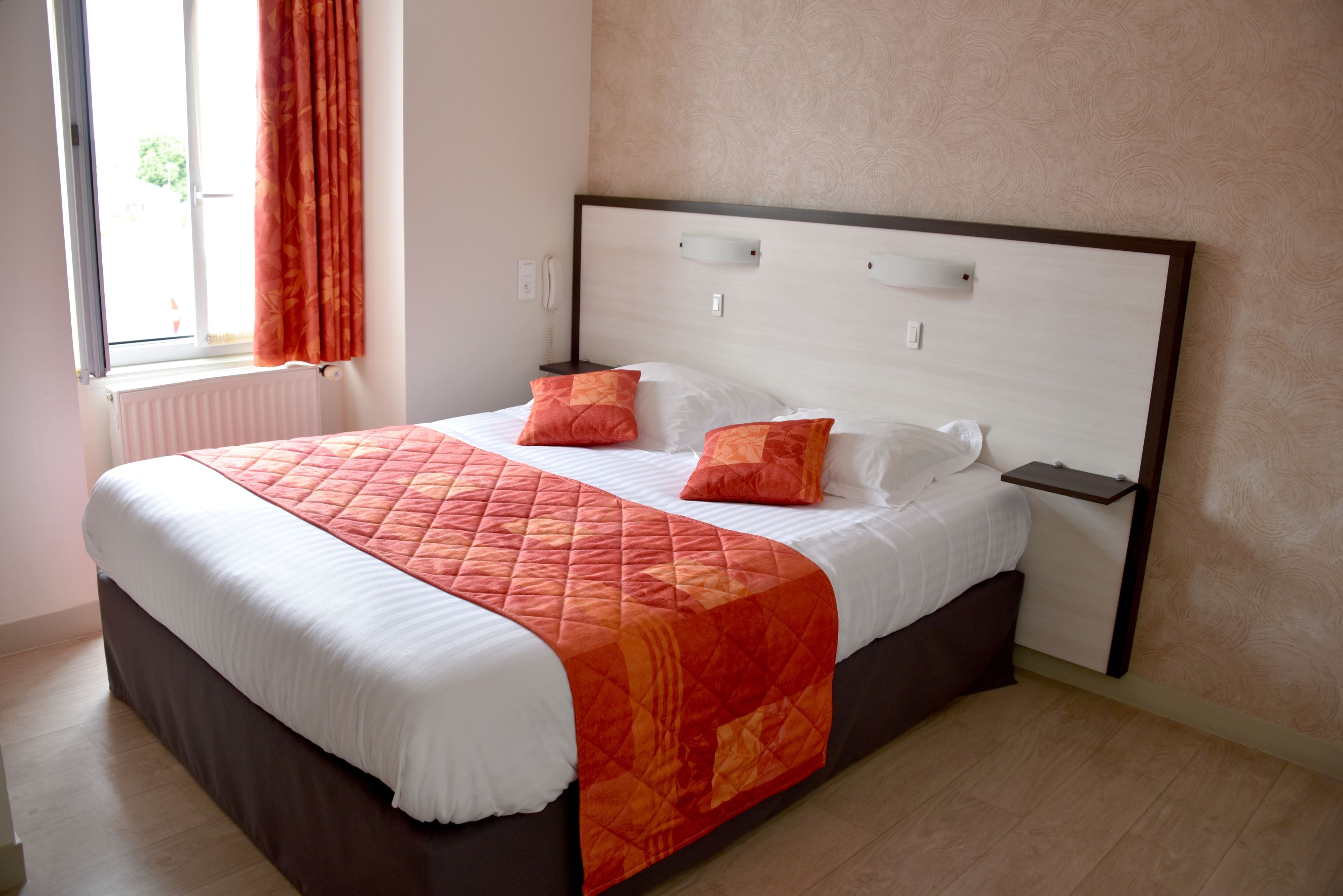 standard double room | desk, soundproofing, free cots/infant beds, rollaway beds