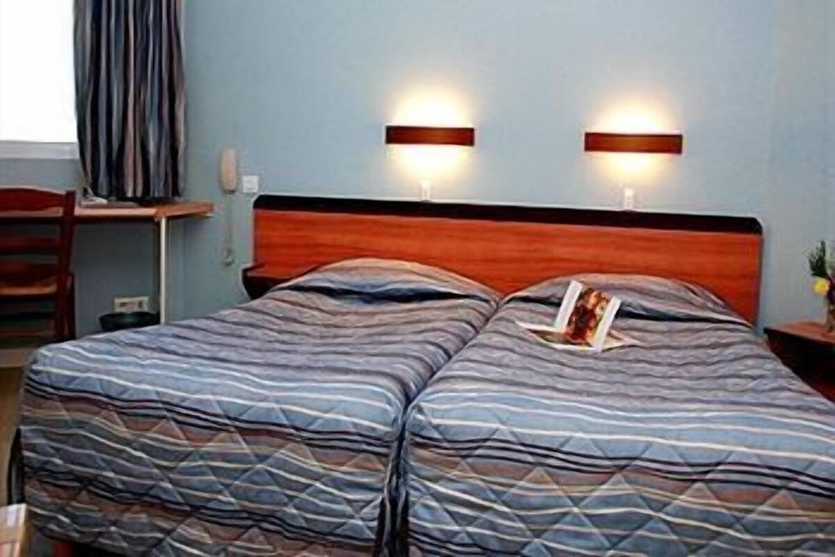 Standard Twin Room | Desk, soundproofing, cribs (free), rollaway beds (surcharge)