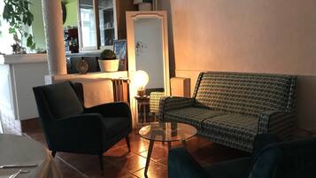 48-cm flat-screen TV with satellite channels