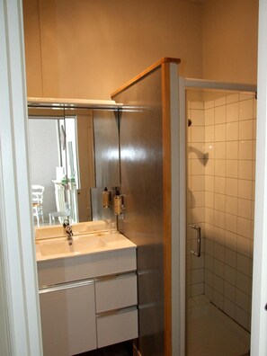 Hair dryer, towels - Hôtel l'Occitan (Gaillac)