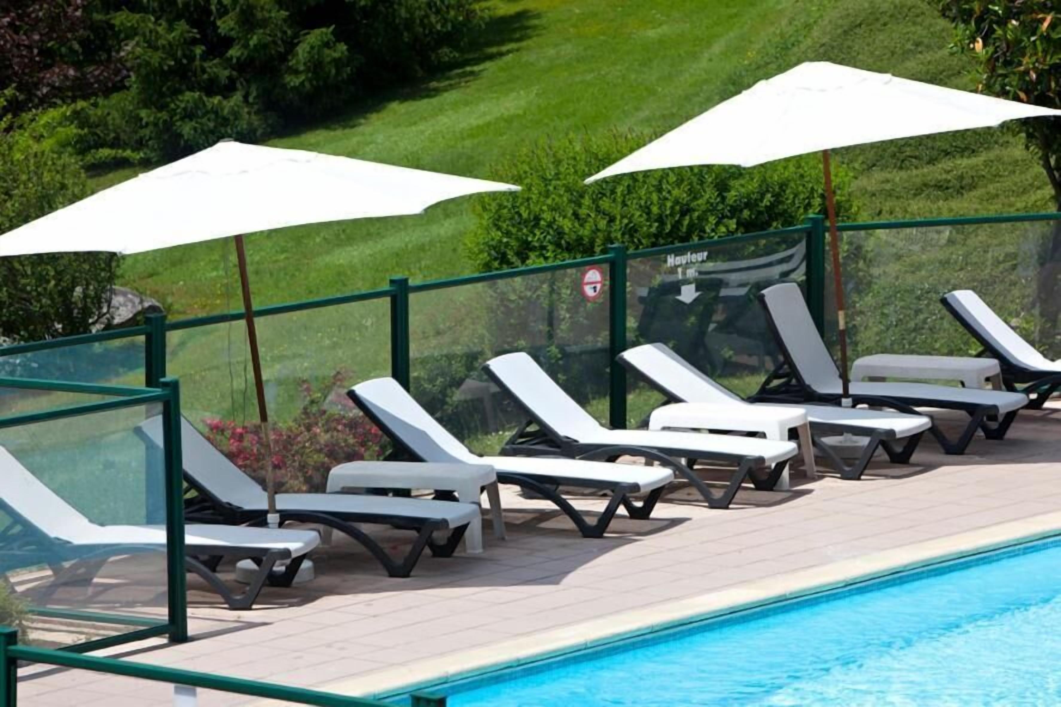 outdoor pool, open 8:30 am to 9:00 pm, pool umbrellas, pool loungers