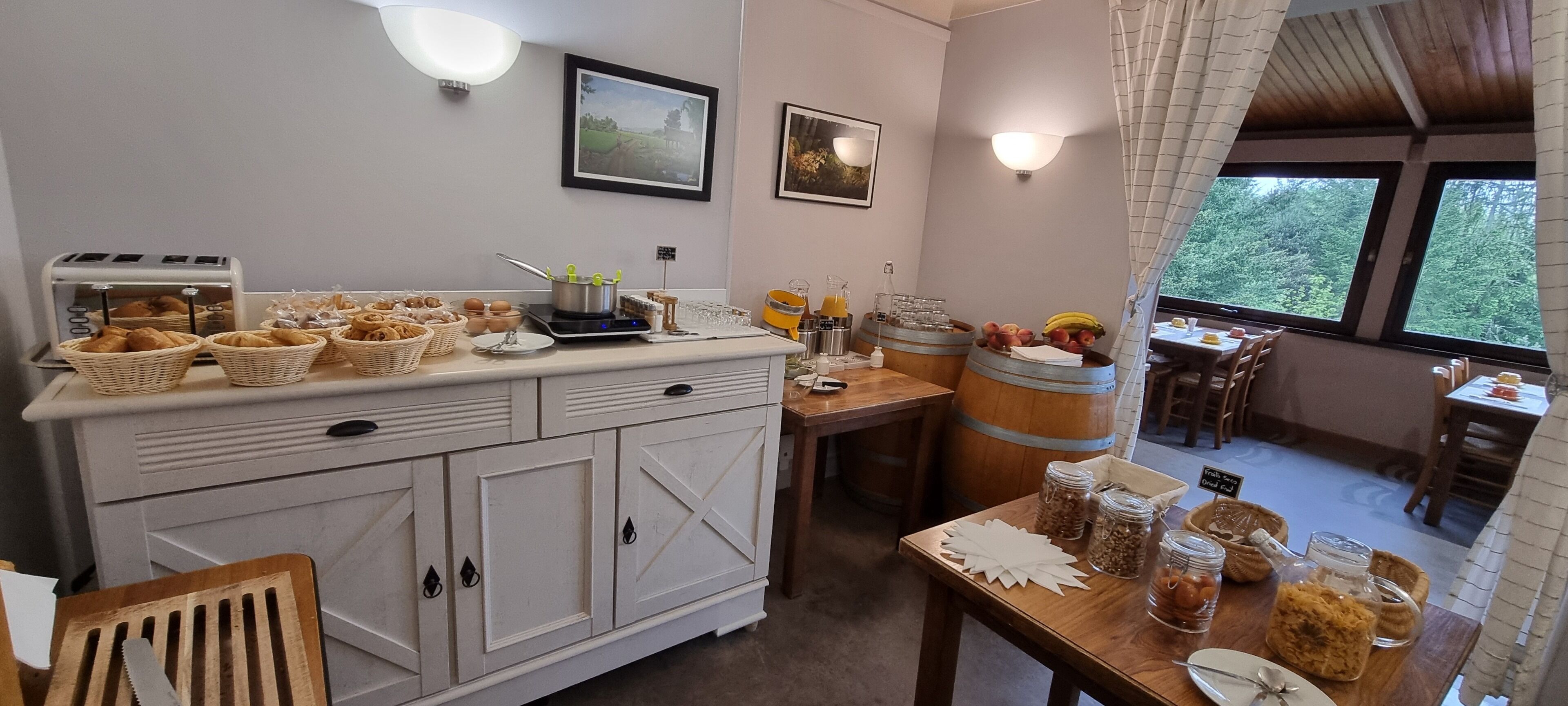 daily buffet breakfast for a fee