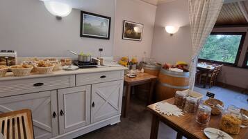 Daily buffet breakfast for a fee