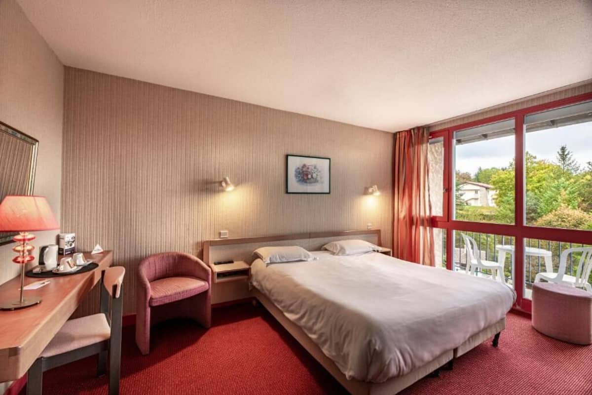 In-room safe, desk, soundproofing, free cots/infant beds