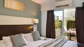 Chambre Quadruple Supérieure | Literie de qualité supérieure, matelas Select Comfort